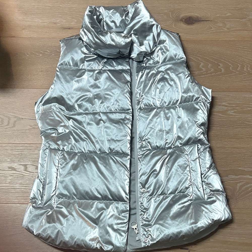 Athleta Size M Silver Women's Puffer Vest.